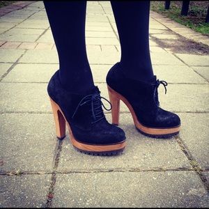 Authentic Dolce & Gabbana lace up shoe